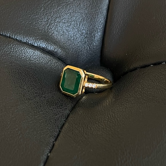 Engagement ring: natural emerald 18K ring with 6 natural diamonds - Picture 2 of 8